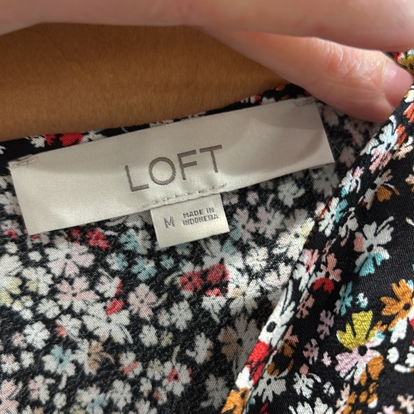 Flowered Lift Ling Sleeved Shirt.  Size Medium - Picture 3 of 3